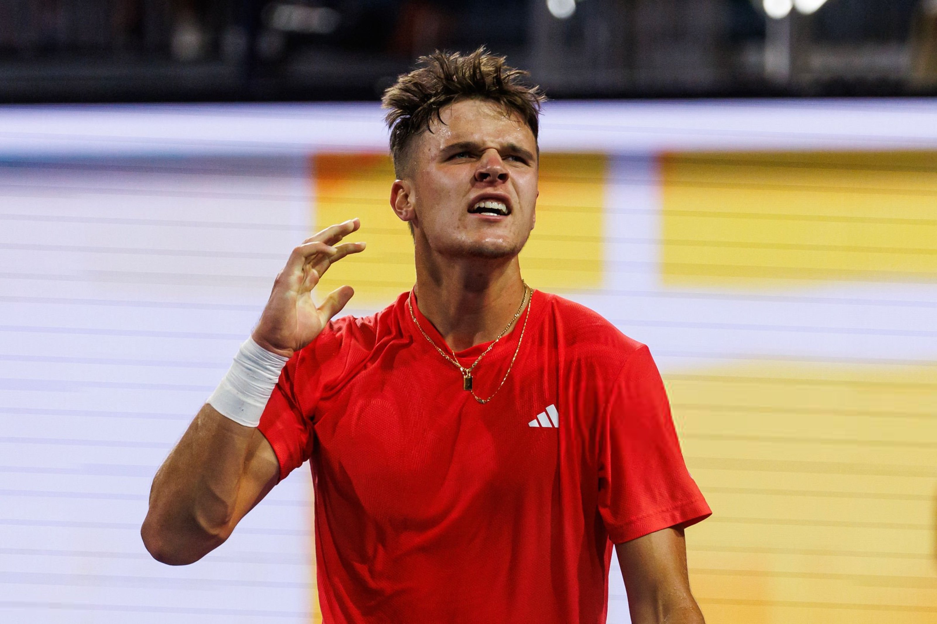 德约科维奇迎来十赛季高光表现，掘金球迷沸腾！